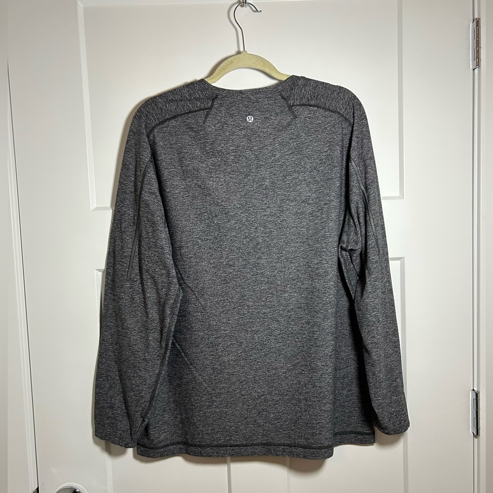 Lululemon men’s XL long sleeve athletic t shirt